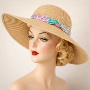 Lilly Pulitzer wide straw hat with colorful band. S-M